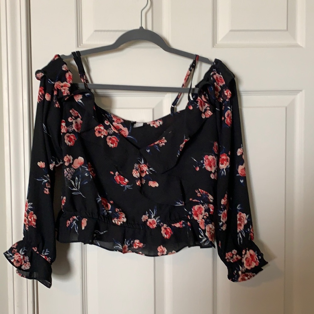 NWOT H & M Divided cropped off shoulder floral blouse